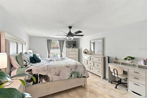House in Brandon, Florida 4 bedrooms, 228.08 sq.m. № 2398429 - photo 30