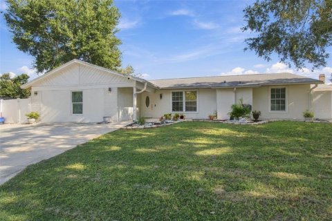 House in Brandon, Florida 4 bedrooms, 228.08 sq.m. № 2398429 - photo 2