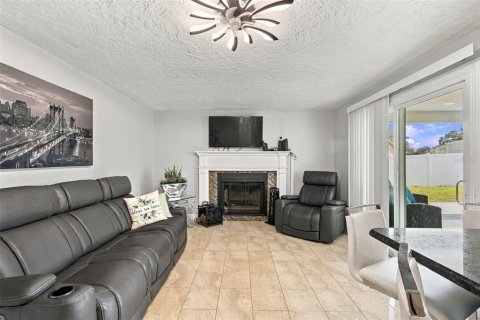 House in Brandon, Florida 4 bedrooms, 228.08 sq.m. № 2398429 - photo 26