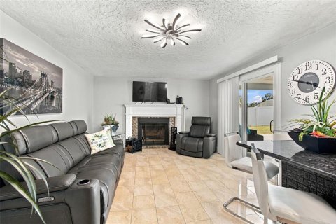House in Brandon, Florida 4 bedrooms, 228.08 sq.m. № 2398429 - photo 25