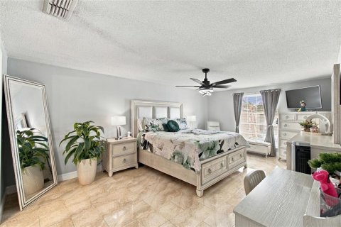 House in Brandon, Florida 4 bedrooms, 228.08 sq.m. № 2398429 - photo 28