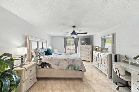House in Brandon, Florida 4 bedrooms, 228.08 sq.m. № 2398429 - photo 29