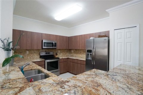 Adosado en alquiler en Miami, Florida, 3 dormitorios, 176.51 m2 № 1993749 - foto 10