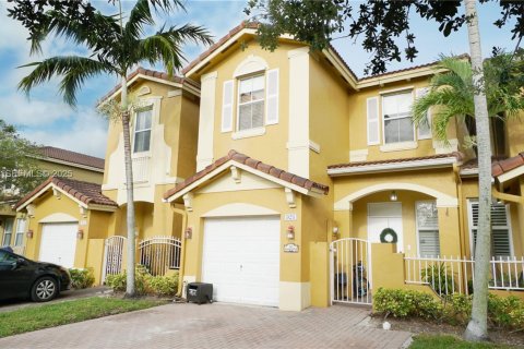 Adosado en alquiler en Miami, Florida, 3 dormitorios, 176.51 m2 № 1993749 - foto 3