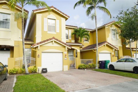 Adosado en alquiler en Miami, Florida, 3 dormitorios, 176.51 m2 № 1993749 - foto 2