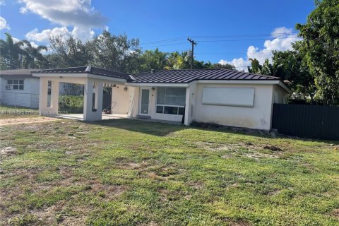 House in Fort Lauderdale, Florida 2 bedrooms, 135.92 sq.m. № 1878831 - photo 1