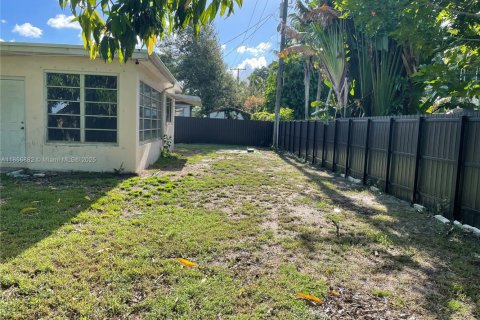 House in Fort Lauderdale, Florida 2 bedrooms, 135.92 sq.m. № 1878831 - photo 3