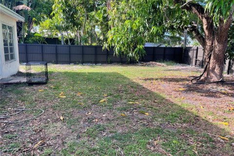 House in Fort Lauderdale, Florida 2 bedrooms, 135.92 sq.m. № 1878831 - photo 2