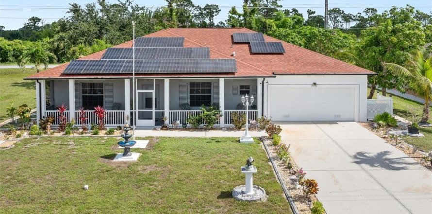 House in Punta Gorda, Florida 3 bedrooms, 187.66 sq.m. № 1786203