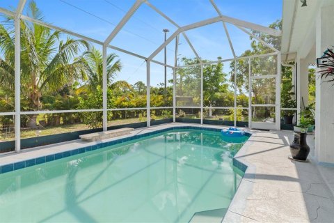 House in Punta Gorda, Florida 3 bedrooms, 187.66 sq.m. № 1786203 - photo 26