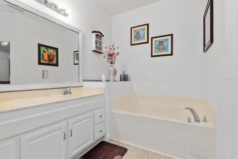 House in Punta Gorda, Florida 3 bedrooms, 187.66 sq.m. № 1786203 - photo 17