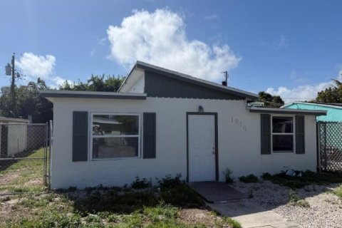 House in Lake Worth, Florida 3 bedrooms, 71.35 sq.m. № 2086756 - photo 3
