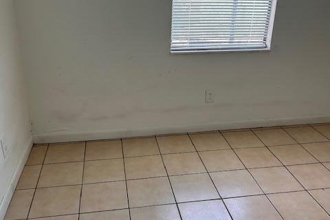 House in Lake Worth, Florida 3 bedrooms, 71.35 sq.m. № 2086756 - photo 7