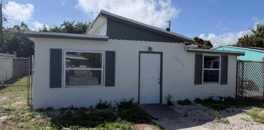 House in Lake Worth, Florida 3 bedrooms, 71.35 sq.m. № 2086756