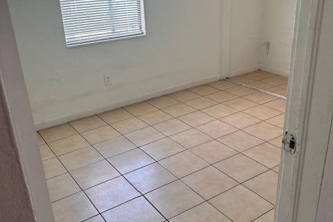 House in Lake Worth, Florida 3 bedrooms, 71.35 sq.m. № 2086756 - photo 23