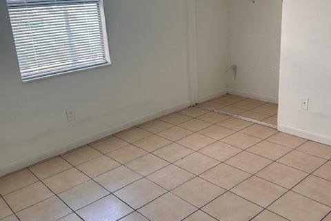 House in Lake Worth, Florida 3 bedrooms, 71.35 sq.m. № 2086756 - photo 24