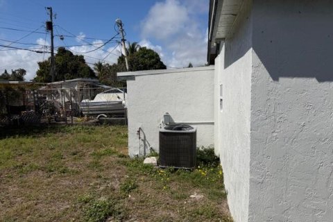 House in Lake Worth, Florida 3 bedrooms, 71.35 sq.m. № 2086756 - photo 27
