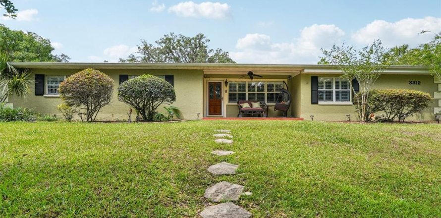 House in Ocala, Florida 4 bedrooms, 179.39 sq.m. № 1772815