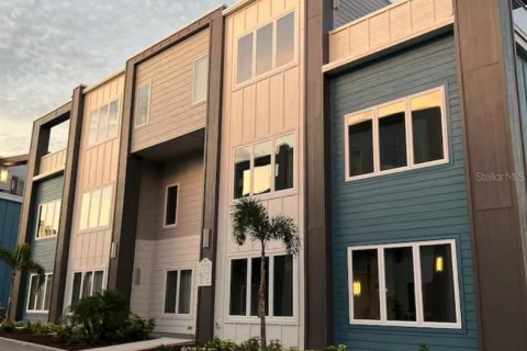 Condo in Four Corners, Florida, 4 bedrooms  № 1904421 - photo 1