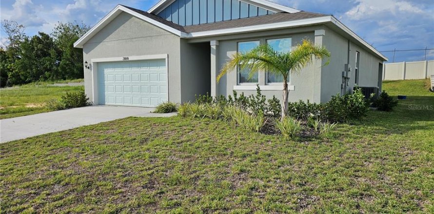 Villa ou maison à Tavares, Floride 4 chambres, 151.15 m2 № 2419871