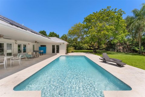 House in Pinecrest, Florida 5 bedrooms, 468.13 sq.m. № 1469509 - photo 24