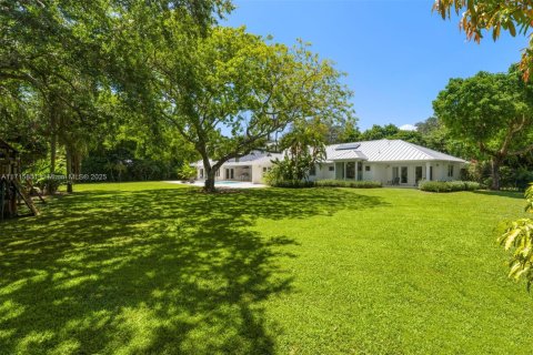 House in Pinecrest, Florida 5 bedrooms, 468.13 sq.m. № 1469509 - photo 2