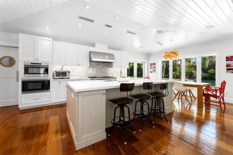 House in Pinecrest, Florida 5 bedrooms, 468.13 sq.m. № 1469509 - photo 5