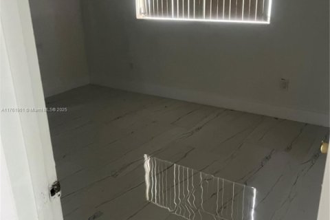 House in Miami Gardens, Florida 3 bedrooms, 152.27 sq.m. № 1938251 - photo 4
