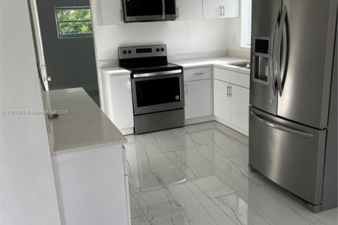 Villa ou maison à vendre à Miami Gardens, Floride: 3 chambres, 152.27 m2 № 1938251 - photo 1