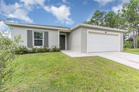House in Palm Bay, Florida 4 bedrooms, 170.29 sq.m. № 1902383 - photo 1