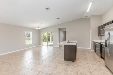 House in Palm Bay, Florida 4 bedrooms, 170.29 sq.m. № 1902383 - photo 4