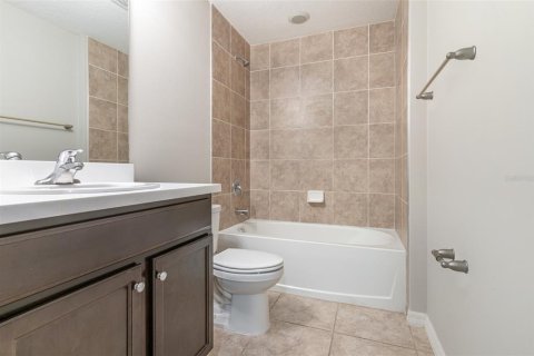 House in Palm Bay, Florida 4 bedrooms, 170.29 sq.m. № 1902383 - photo 18