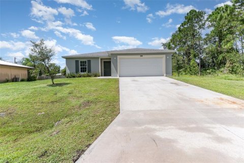 House in Palm Bay, Florida 4 bedrooms, 170.29 sq.m. № 1902383 - photo 3