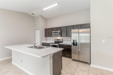House in Palm Bay, Florida 4 bedrooms, 170.29 sq.m. № 1902383 - photo 7