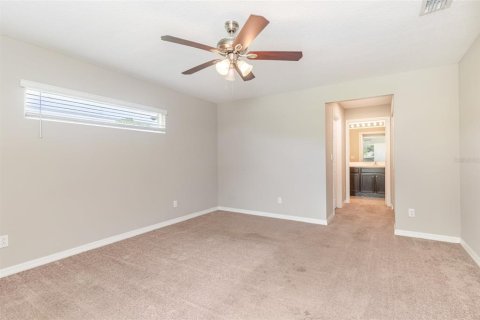 House in Palm Bay, Florida 4 bedrooms, 170.29 sq.m. № 1902383 - photo 9