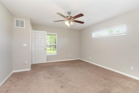 House in Palm Bay, Florida 4 bedrooms, 170.29 sq.m. № 1902383 - photo 17