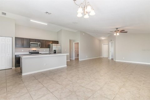 House in Palm Bay, Florida 4 bedrooms, 170.29 sq.m. № 1902383 - photo 6