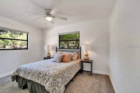 House in Saint Petersburg, Florida 3 bedrooms, 110 sq.m. № 1915744 - photo 15