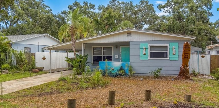 House in Saint Petersburg, Florida 3 bedrooms, 110 sq.m. № 1915744