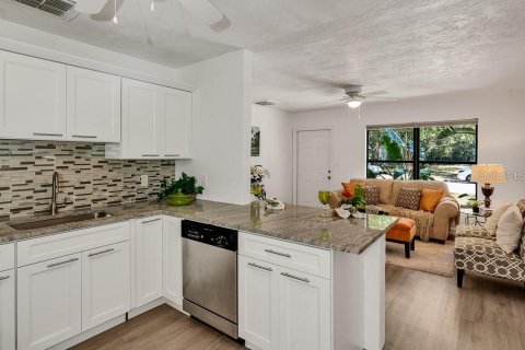 House in Saint Petersburg, Florida 3 bedrooms, 110 sq.m. № 1915744 - photo 8