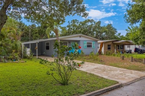 House in Saint Petersburg, Florida 3 bedrooms, 110 sq.m. № 1915744 - photo 2