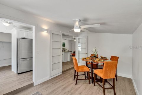 House in Saint Petersburg, Florida 3 bedrooms, 110 sq.m. № 1915744 - photo 10