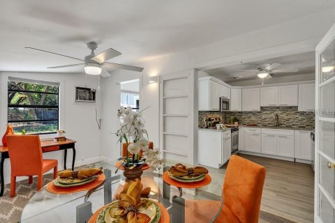 House in Saint Petersburg, Florida 3 bedrooms, 110 sq.m. № 1915744 - photo 12
