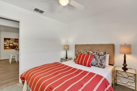 House in Saint Petersburg, Florida 3 bedrooms, 110 sq.m. № 1915744 - photo 20