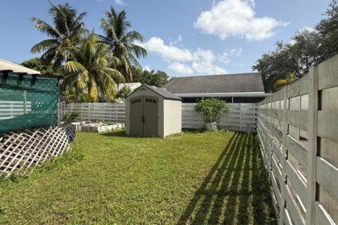 House in Miami, Florida 3 bedrooms, 155.05 sq.m. № 1776423 - photo 25