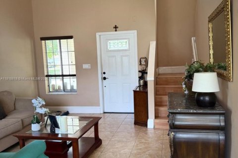 House in Miami, Florida 3 bedrooms, 155.05 sq.m. № 1776423 - photo 2