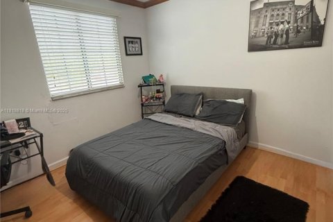 House in Miami, Florida 3 bedrooms, 155.05 sq.m. № 1776423 - photo 19
