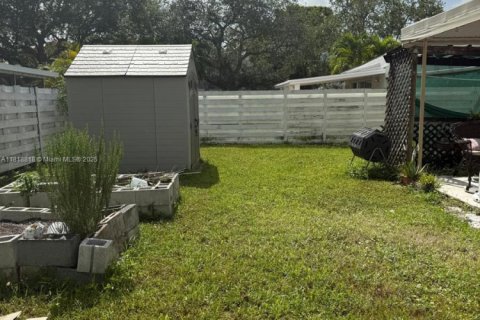 House in Miami, Florida 3 bedrooms, 155.05 sq.m. № 1776423 - photo 23