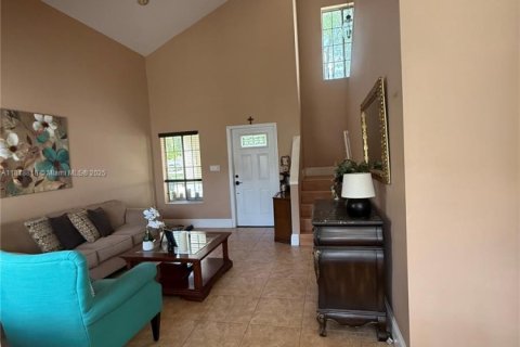 House in Miami, Florida 3 bedrooms, 155.05 sq.m. № 1776423 - photo 6