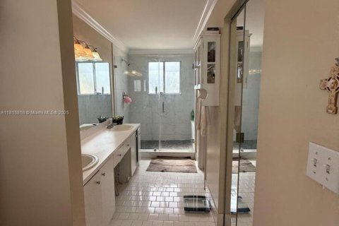 House in Miami, Florida 3 bedrooms, 155.05 sq.m. № 1776423 - photo 15